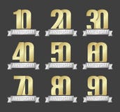 Insieme di vettore dei segni dorati di anniversario illustrazione vettoriale Insieme di vettore dei segni dorati di anniversario illustrazione vettoriale