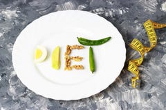 Inskrift Diet som göras av muttrar, ägg och avokadot härlig bukbegreppsförlust över viktwhitekvinna royaltyfri bild Inskrift Diet som göras av muttrar, ägg och avokadot härlig bukbegreppsförlust över viktwhitekvinna royaltyfri bild