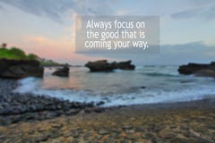 Inspiracyjna motywacyjna wyceny Zawsze ostro?? kt?ra przychodzi tw?j spos?b na dobrym Z rozmytym skalistej pla?y krajobrazu t?em fotografia royalty free Inspiracyjna motywacyjna wyceny Zawsze ostro?? kt?ra przychodzi tw?j spos?b na dobrym Z rozmytym skalistej pla?y krajobrazu t?em fotografia royalty free