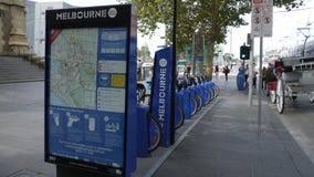 Instalaciones del alquiler de la bicicleta, Melbourne Australia fotos de archivo libres de regalías Instalaciones del alquiler de la bicicleta, Melbourne Australia fotos de archivo libres de regalías