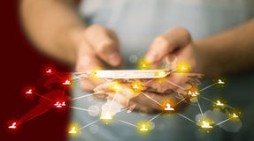 Intelligenter Mann, der Telefon mit Social Media-Network Connection hält Intelligenter Mann, der Telefon mit Social Media-Network Connection hält