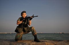 Intelligenter Soldat, der das Land verteidigt stockbilder Intelligenter Soldat, der das Land verteidigt stockbilder