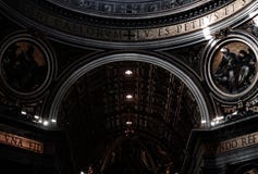Interior de la basílica de San Pedro, Vaticano imagen de archivo libre de regalías Interior de la basílica de San Pedro, Vaticano imagen de archivo libre de regalías