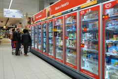 Interior do hipermercado de Carrefour fotografia de stock royalty free Interior do hipermercado de Carrefour fotografia de stock royalty free