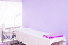 interior do salão de beleza moderno do armário lugar de funcionamento do procedimento dos termas, da extensão da pestana, do cosm fotografia de stock interior do salão de beleza moderno do armário lugar de funcionamento do procedimento dos termas, da extensão da pestana, do cosm fotografia de stock