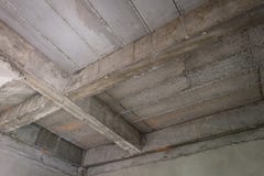 Interior inacabado da casa sob a construção no terreno de construção fotografia de stock royalty free Interior inacabado da casa sob a construção no terreno de construção fotografia de stock royalty free