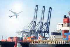 Internationaal Containervrachtschip en vrachtvliegtuig voor logistische invoer-uitvoerachtergrond royalty-vrije stock afbeeldingen Internationaal Containervrachtschip en vrachtvliegtuig voor logistische invoer-uitvoerachtergrond royalty-vrije stock afbeeldingen