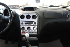Interno e cruscotto moderni dell'automobile immagine stock Interno e cruscotto moderni dell'automobile immagine stock