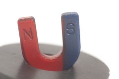 Intorno a e magneti a ferro di cavallo Immagine Stock Libera da Diritti Intorno a e magneti a ferro di cavallo Immagine Stock Libera da Diritti