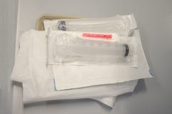 Intraveneuze cannula in een dienblad royalty-vrije stock afbeelding Intraveneuze cannula in een dienblad royalty-vrije stock afbeelding