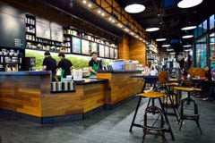 Intérieur de café de Starbucks images libres de droits Intérieur de café de Starbucks images libres de droits
