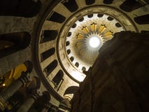 Intérieur de l'église de la tombe sainte dans la vieille ville de Jérusalem, Israël photographie stock Intérieur de l'église de la tombe sainte dans la vieille ville de Jérusalem, Israël photographie stock