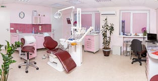 Intérieur de stomatologie de clinique dentaire moderne avec le professionnel image libre de droits Intérieur de stomatologie de clinique dentaire moderne avec le professionnel image libre de droits