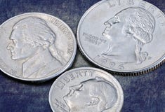 Inverse des 5 cents d'USA des pièces de monnaie 25, 10 et photo stock Inverse des 5 cents d'USA des pièces de monnaie 25, 10 et photo stock
