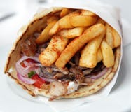 Involucro greco di souvlaki del porco fotografia stock libera da diritti Involucro greco di souvlaki del porco fotografia stock libera da diritti