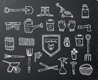 Inzameling van tuinelementen op zwart bord stock illustratie Inzameling van tuinelementen op zwart bord stock illustratie
