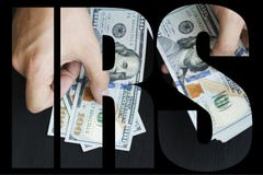 IRS, американские деньги белый молодой человек подсчитывает деньги, 100 новых bil доллара стоковое фото rf IRS, американские деньги белый молодой человек подсчитывает деньги, 100 новых bil доллара стоковое фото rf