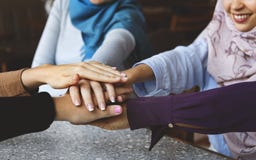 Islamischer Freundhandstapel für Teamwork stockfotografie Islamischer Freundhandstapel für Teamwork stockfotografie