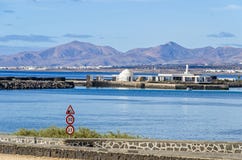 Island Islote de Fermina y volcanes de Lanzarote imagen de archivo libre de regalías Island Islote de Fermina y volcanes de Lanzarote imagen de archivo libre de regalías