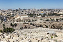 Israël, Jeruzalem, 09/11/2016 Mooie mening van de oude stad in Jeruzalem op een heldere zonnige dag stock foto's Israël, Jeruzalem, 09/11/2016 Mooie mening van de oude stad in Jeruzalem op een heldere zonnige dag stock foto's