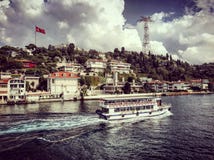 Istanbul-Straße bosphorus Ausflugschiffs-Bootstruthahn stockfotografie Istanbul-Straße bosphorus Ausflugschiffs-Bootstruthahn stockfotografie