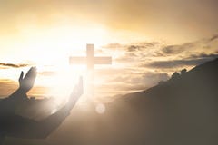Istot ludzkich ręki podnosi rękę podczas gdy ono modli się Jesus obraz royalty free Istot ludzkich ręki podnosi rękę podczas gdy ono modli się Jesus obraz royalty free