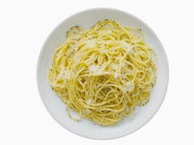 Italiaanse pepee cacio peper met geïsoleerde kaasspaghetti Stock Foto Italiaanse pepee cacio peper met geïsoleerde kaasspaghetti Stock Foto