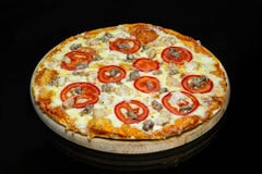 Italiaanse pizza met kippenvlees stock foto's Italiaanse pizza met kippenvlees stock foto's