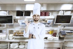 Italiensk reko kockuppvisning undertecknar in köket Royaltyfri Fotografi Italiensk reko kockuppvisning undertecknar in köket Royaltyfri Fotografi