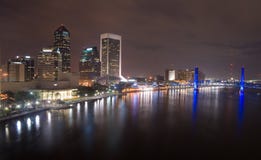 Jacksonville Florida alla notte fotografia stock libera da diritti Jacksonville Florida alla notte fotografia stock libera da diritti