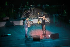 Jamala με τη συναυλία πατέρων στη Όπερα Lviv στοκ φωτογραφίες Jamala με τη συναυλία πατέρων στη Όπερα Lviv στοκ φωτογραφίες