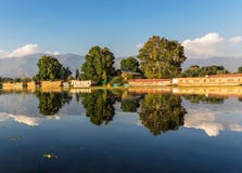 Jammu, Kaschmir und Ladakh - blaue Himmel und weiße Berge stockfoto Jammu, Kaschmir und Ladakh - blaue Himmel und weiße Berge stockfoto