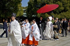 Japanische shintoistische Hochzeitszeremonie stockbild Japanische shintoistische Hochzeitszeremonie stockbild