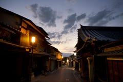Japão, Kyoto, opinião panorâmico da cidade no por do sol imagens de stock royalty free Japão, Kyoto, opinião panorâmico da cidade no por do sol imagens de stock royalty free