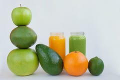 Jarscy surowi karmowi pojęć smoothies soki pości dla zdrowie i ciężaru straty zdjęcie royalty free Jarscy surowi karmowi pojęć smoothies soki pości dla zdrowie i ciężaru straty zdjęcie royalty free