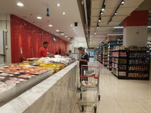 Jaya Grocer Store nova na Dinamarca: homens USJ foto de stock Jaya Grocer Store nova na Dinamarca: homens USJ foto de stock