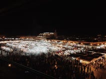 Jemaa el-Fnaa från över royaltyfri bild Jemaa el-Fnaa från över royaltyfri bild
