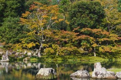 Jesieni przybycie, colourful drzewo sezon zmieniał w Ginkaku-ji świątyni, sławny podróży miejsce przeznaczenia w Kyoto Japonia zdjęcia royalty free Jesieni przybycie, colourful drzewo sezon zmieniał w Ginkaku-ji świątyni, sławny podróży miejsce przeznaczenia w Kyoto Japonia zdjęcia royalty free