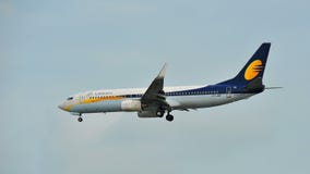 Jet Airways Boeing 737-800 landing at Changi Airport royalty free stock photo Jet Airways Boeing 737-800 landing at Changi Airport royalty free stock photo