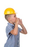 Jeune constructeur beau dans le casque à carreaux bleu de chemise et de bâtiment criant quelque chose, construisant le concept image stock Jeune constructeur beau dans le casque à carreaux bleu de chemise et de bâtiment criant quelque chose, construisant le concept image stock