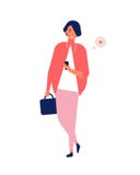 Jeune dame élégante envoyant des messages sur le smartphone tout en marchant Femme de sourire employant le messager en ligne au t illustration stock Jeune dame élégante envoyant des messages sur le smartphone tout en marchant Femme de sourire employant le messager en ligne au t illustration stock