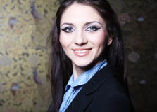 Jeune femme de brune Photos libres de droits Jeune femme de brune Photos libres de droits
