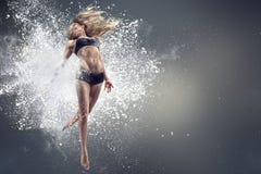 Jeune femme de danse image libre de droits Jeune femme de danse image libre de droits
