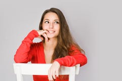 Jeune femme heureuse de brune. images libres de droits Jeune femme heureuse de brune. images libres de droits