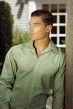 Jeune homme bel photographie stock libre de droits Jeune homme bel photographie stock libre de droits
