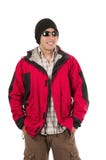 Jeune homme posant le manteau rouge de port d'hiver image stock Jeune homme posant le manteau rouge de port d'hiver image stock