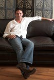 Jeune homme Relaxed photo libre de droits Jeune homme Relaxed photo libre de droits