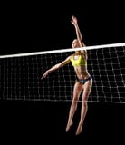 Jogador de voleibol da praia da mulher com versão líquida imagem de stock royalty free Jogador de voleibol da praia da mulher com versão líquida imagem de stock royalty free
