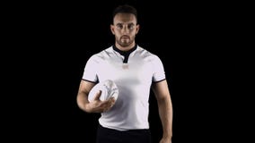 Jogador sério do rugby que olha a câmera filme Jogador sério do rugby que olha a câmera filme