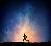 Jogger бежать на ноче Мультимедиа стоковая фотография Jogger бежать на ноче Мультимедиа стоковая фотография